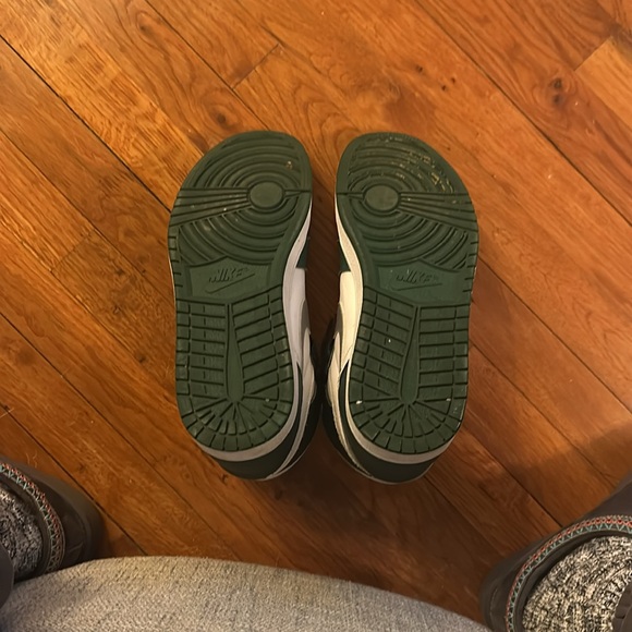 Nike Air Jordan - Picture 3 of 4